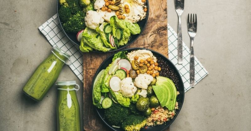 green-smoothie-broccoli-avocado-lunch